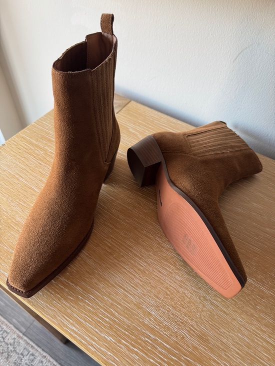 Madewell Shoes - NWOB! MADEWELL Women’s The Ingrid Chelsea Boot in Suede, Dried Acorn, Size 10.5